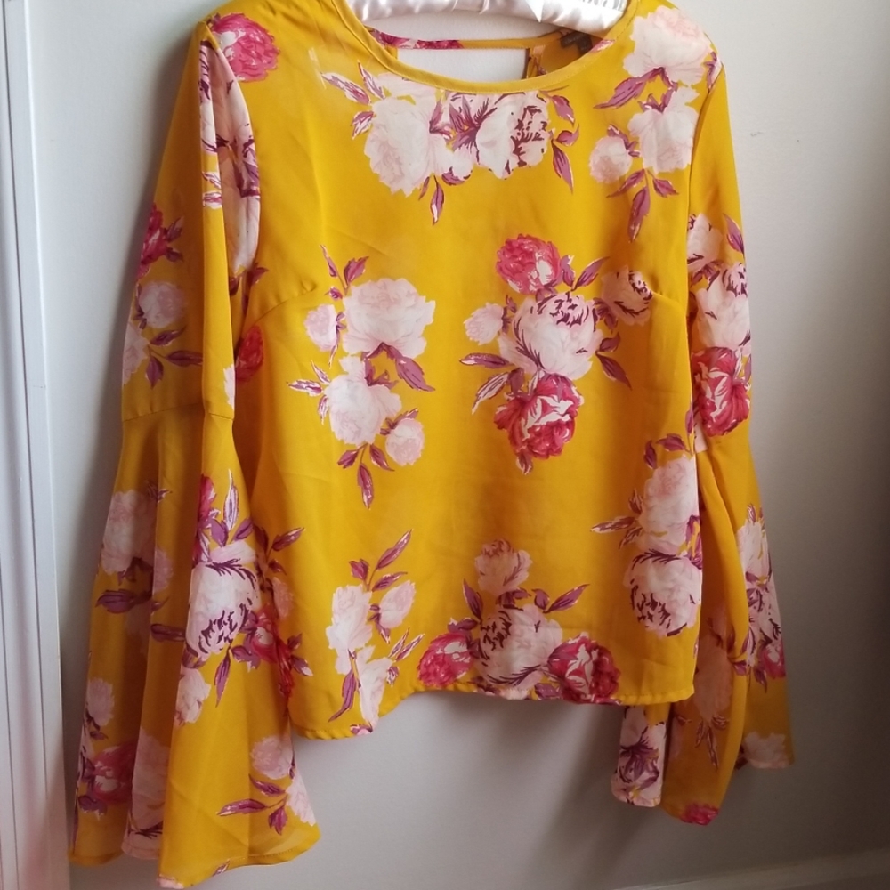 NWOT Floral top